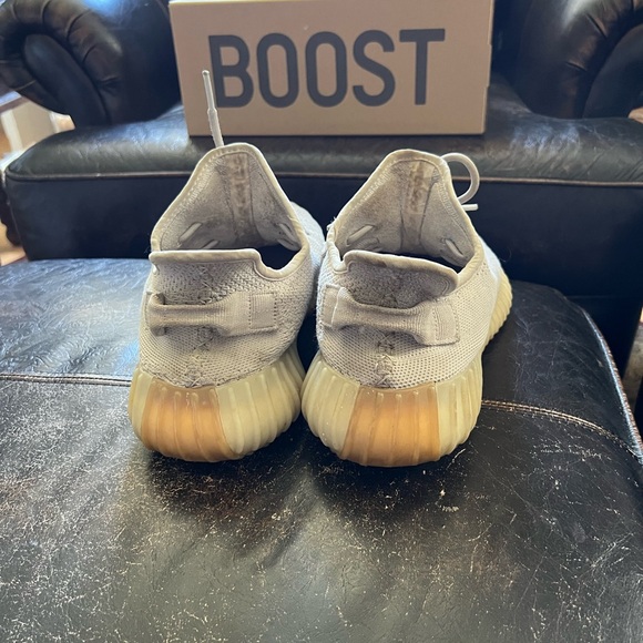 Yeezy Boost 350 V2 ‘Sesame’ (HEAVILY USED CHECK PICTURES!) - Picture 3 of 4